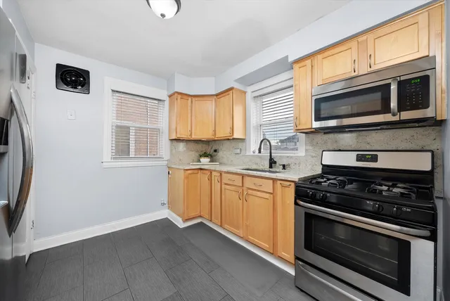 $379,900 | 6123 South Meade Avenue, Chicago, IL 60638