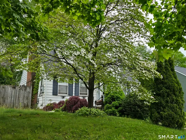 a view of a house with a backyard