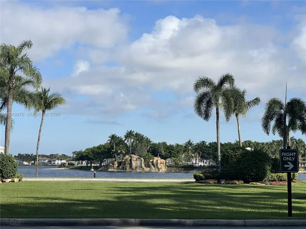 a view of a yard and entertaining space