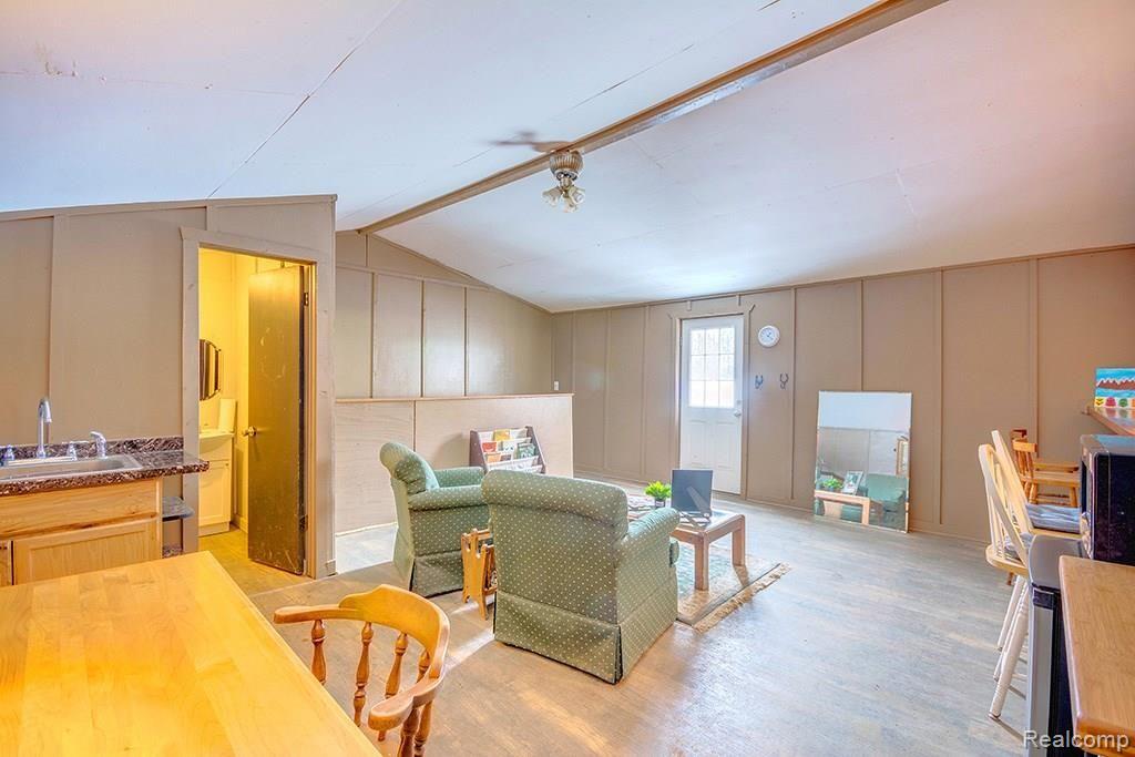 1020 Beaumont Road Highland, MI 48356 - Photo 11 of 37 13.jpg