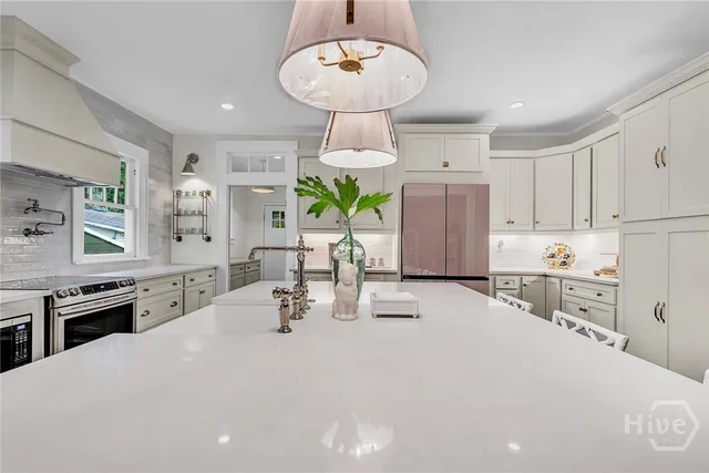 $3,200 | 1108 Bonaventure Road, Savannah, GA 31404