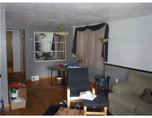 1437 Ridge Avenue Coraopolis, PA 15108 - Photo 3 of 13 Living Room.