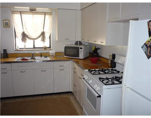 1437 Ridge Avenue Coraopolis, PA 15108 - Photo 4 of 13 Kitchen.