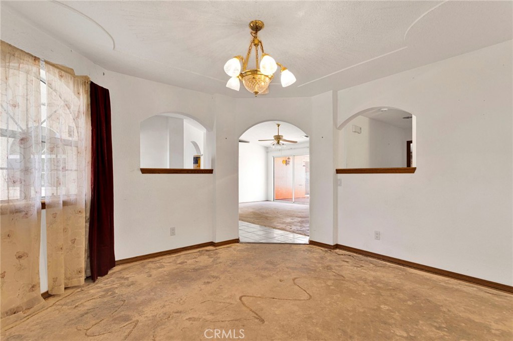 18588 Kamana Road Apple Valley, CA 92307 - Photo 11 of 47