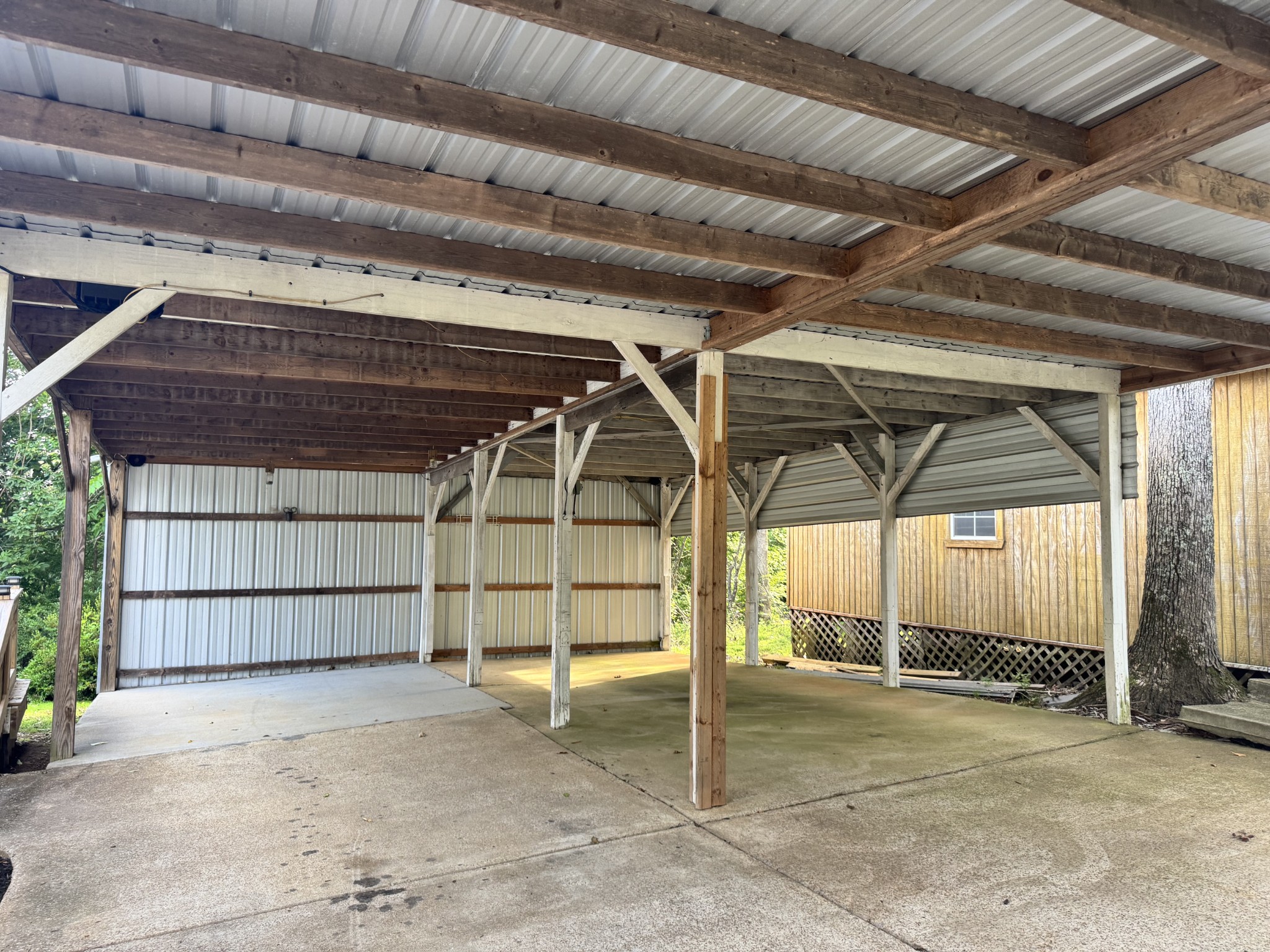 59 Riverview Lane Waverly, TN 37185 - Photo 22 of 28 a view of a garage