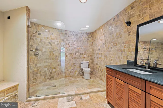 $15,000,000 | 11100 Kings Cavalier Court, Oakton, VA 22124