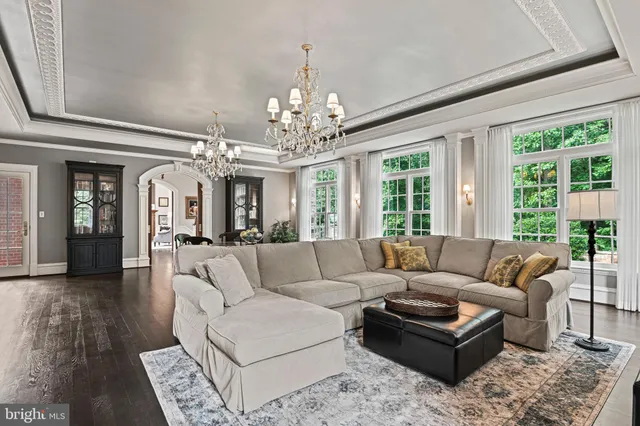 a kitchen that has a lot of cabinets in it