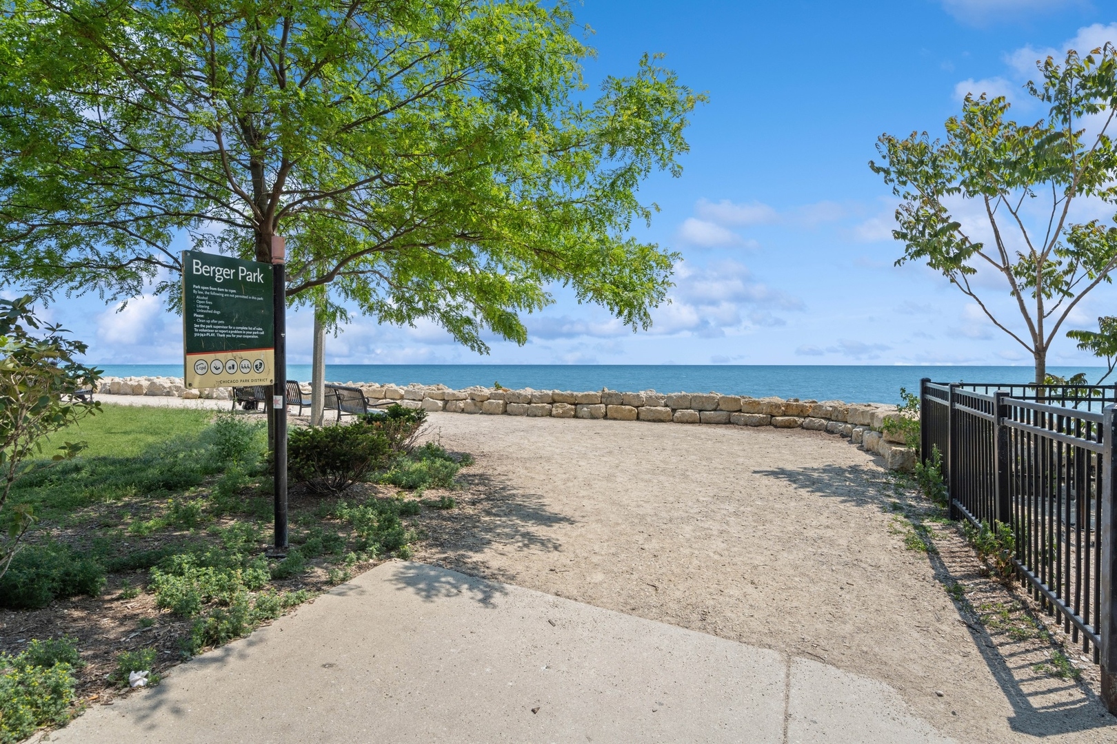 6171 North Sheridan Road, Unit 1112 Chicago, IL 60660 - Photo 21 of 23 a view of a terrace with a garden