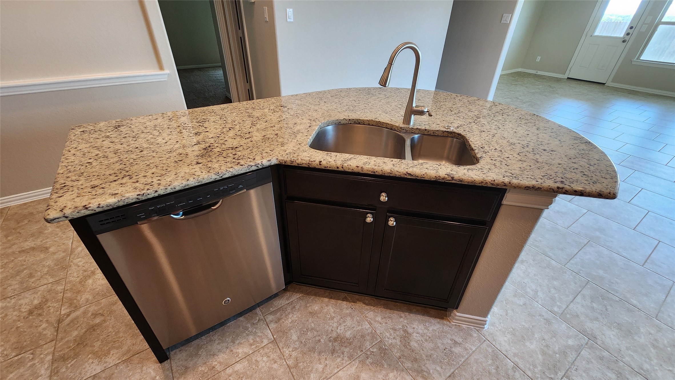 18428 Blush Rose Road Pflugerville, TX 78660 - Photo 12 of 32 Nice large island open to the breakfast room and the family room.