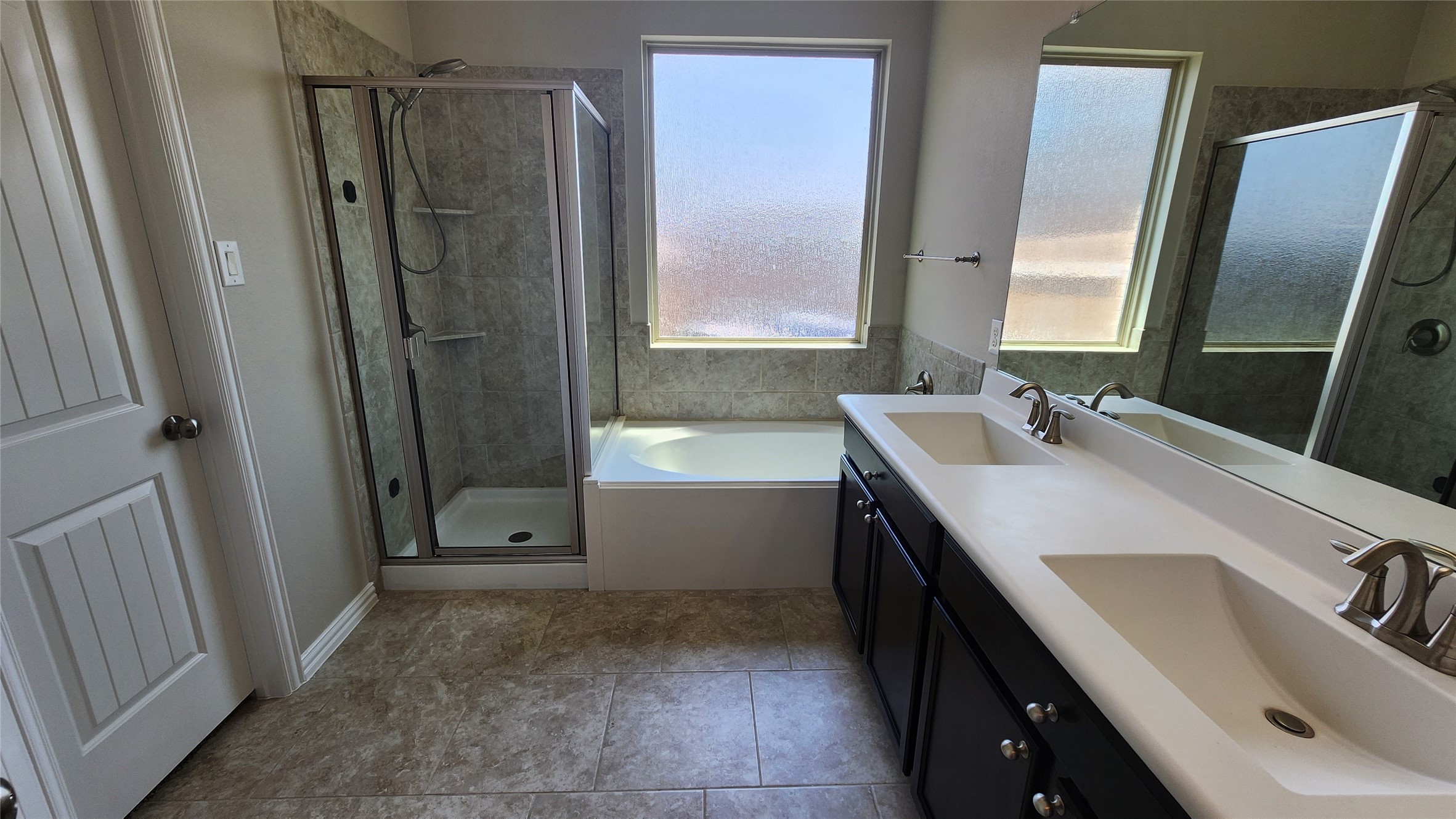 18428 Blush Rose Road Pflugerville, TX 78660 - Photo 23 of 32 Master Bath. This home looks great. Ready for move in. The cabinets look new.