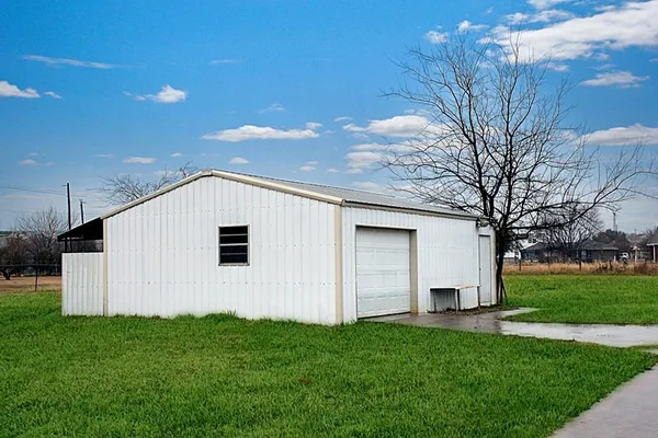 a view of backyard of house