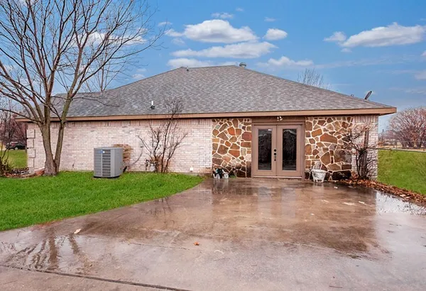 a view of a house with backyard porch and garden
