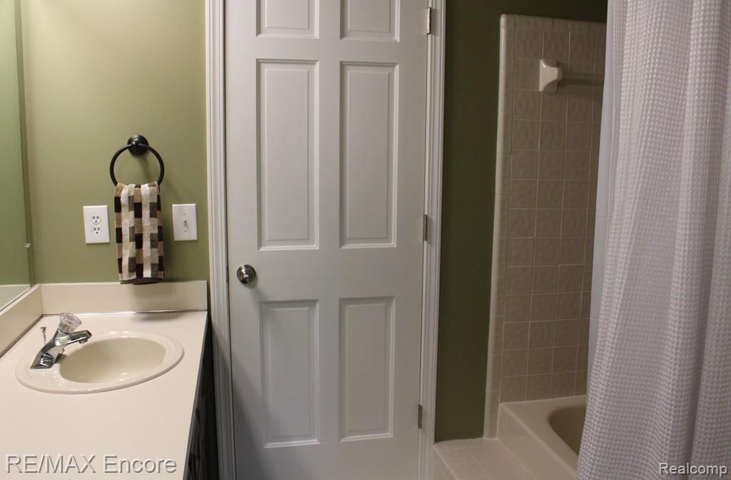 315 Rose Brier Drive Rochester Hills, MI 48309 - Photo 46 of 68