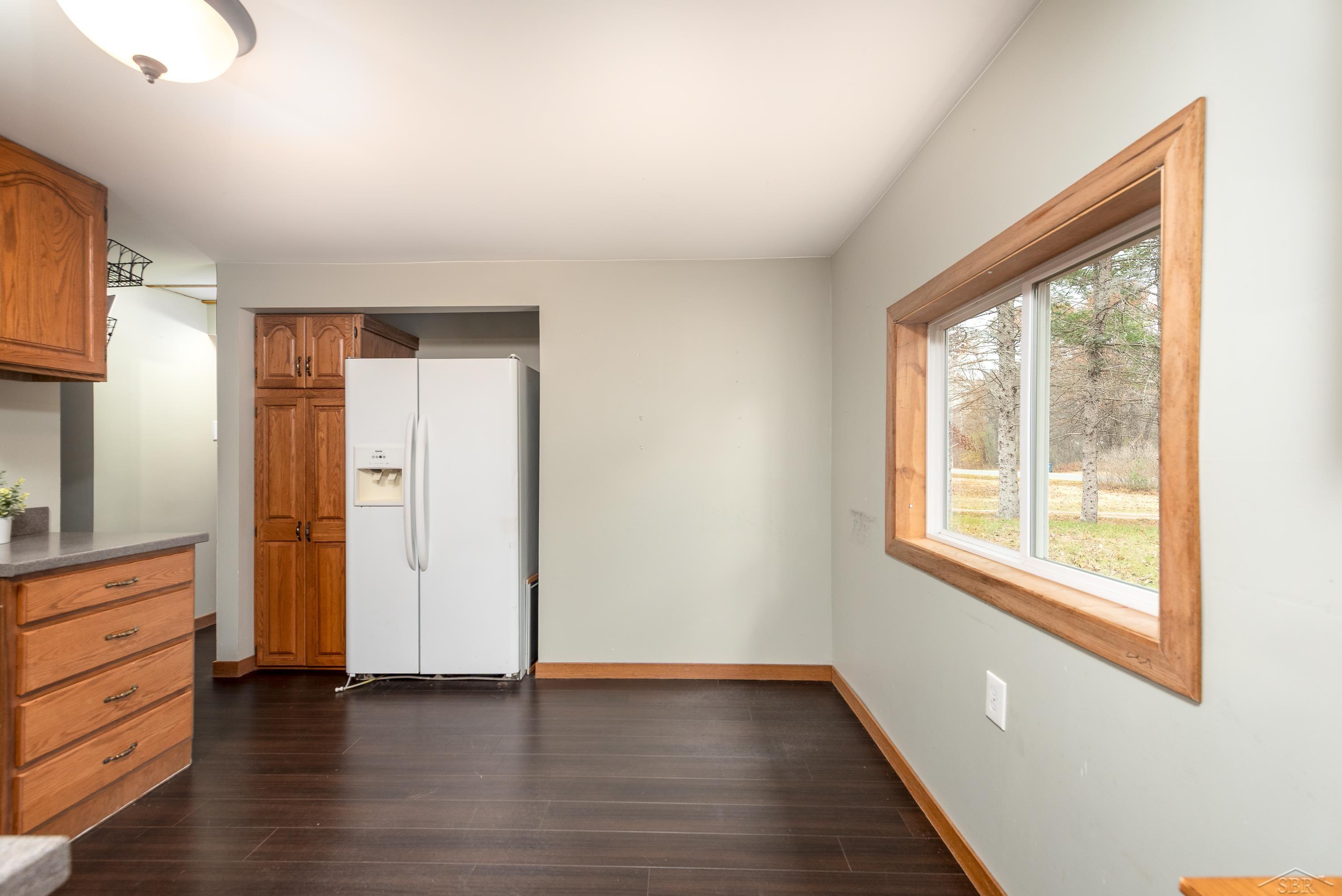 428 South 8 Mile Road Midland, MI 48640 - Photo 8 of 32 50193866-ba570781-0fb5-4a6b-9909-ec20ad0fd522.JPG