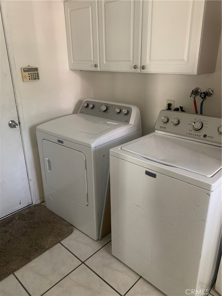 1144 North Glenwood Avenue Rialto, CA 92376 - Photo 13 of 35 a utility room with dryer and washer
