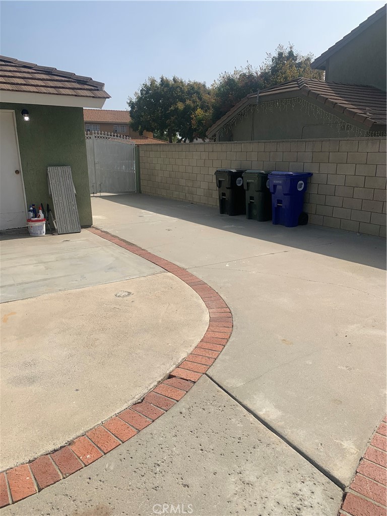 1144 North Glenwood Avenue Rialto, CA 92376 - Photo 16 of 35 a view of a terrace