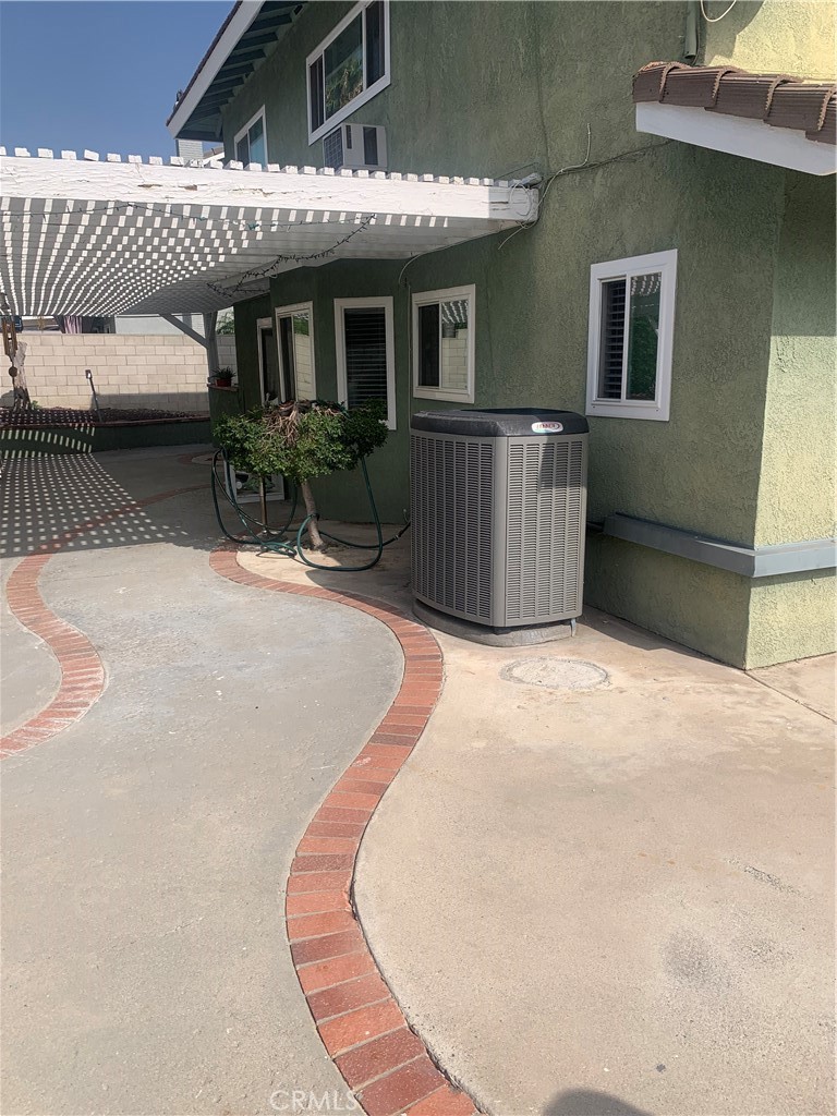 1144 North Glenwood Avenue Rialto, CA 92376 - Photo 17 of 35 a view of a house with a balcony