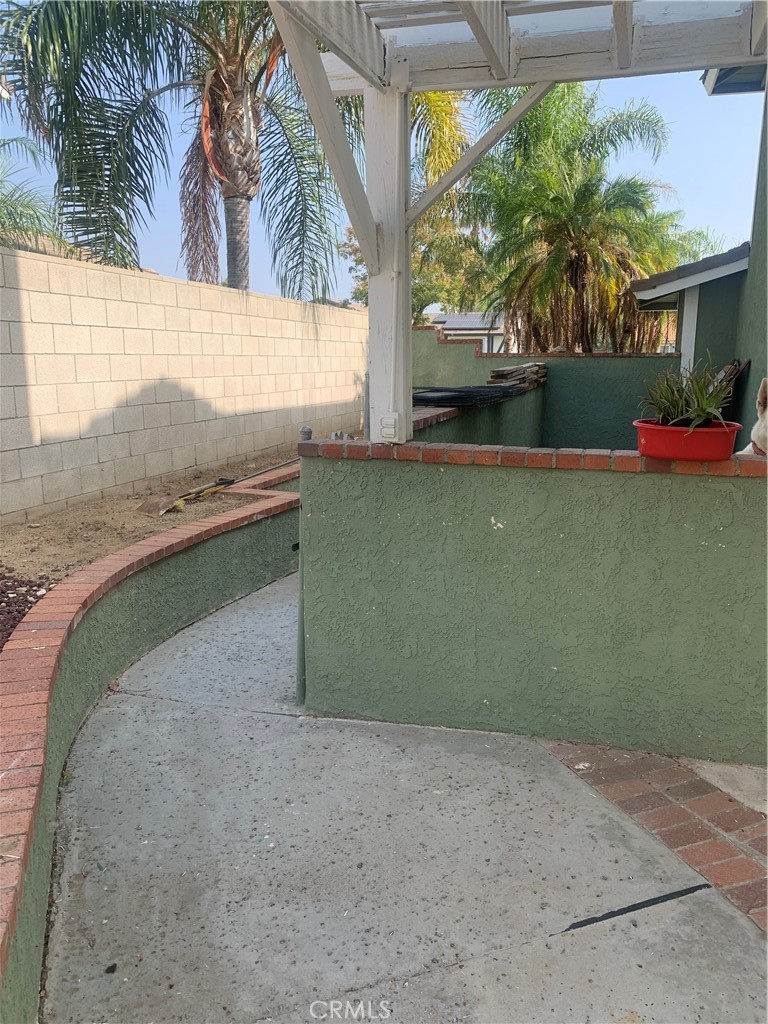 1144 North Glenwood Avenue Rialto, CA 92376 - Photo 18 of 35 a view of outdoor space and yard
