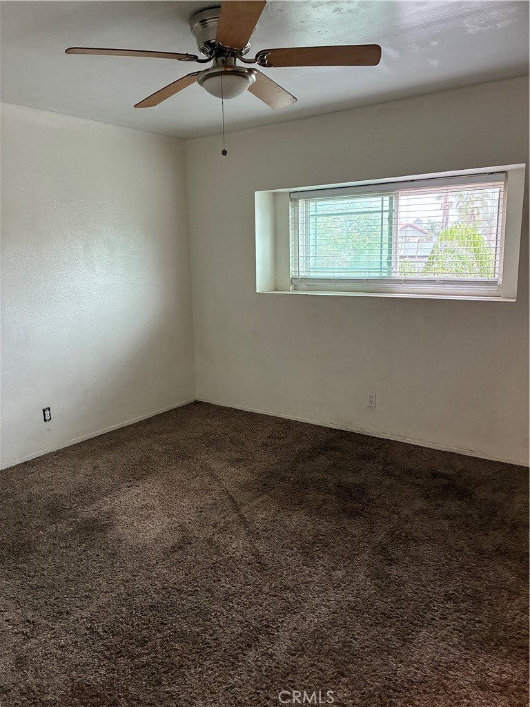 1144 North Glenwood Avenue Rialto, CA 92376 - Photo 24 of 35 an empty room with a window