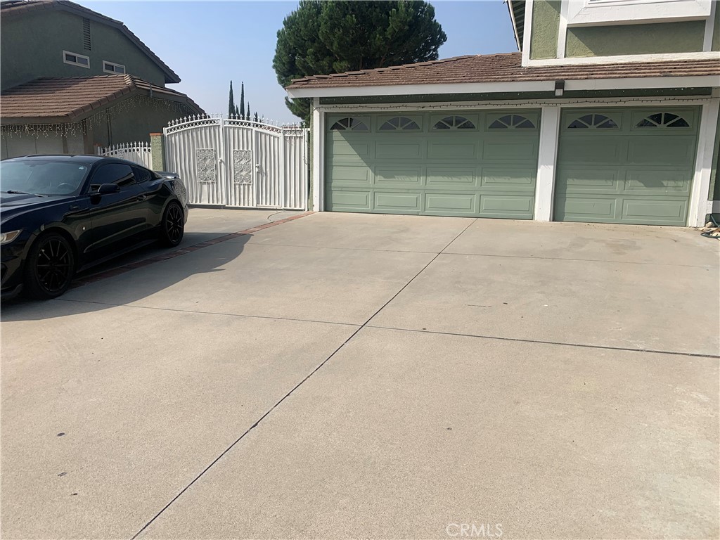 1144 North Glenwood Avenue Rialto, CA 92376 - Photo 3 of 35 a view of a car garage