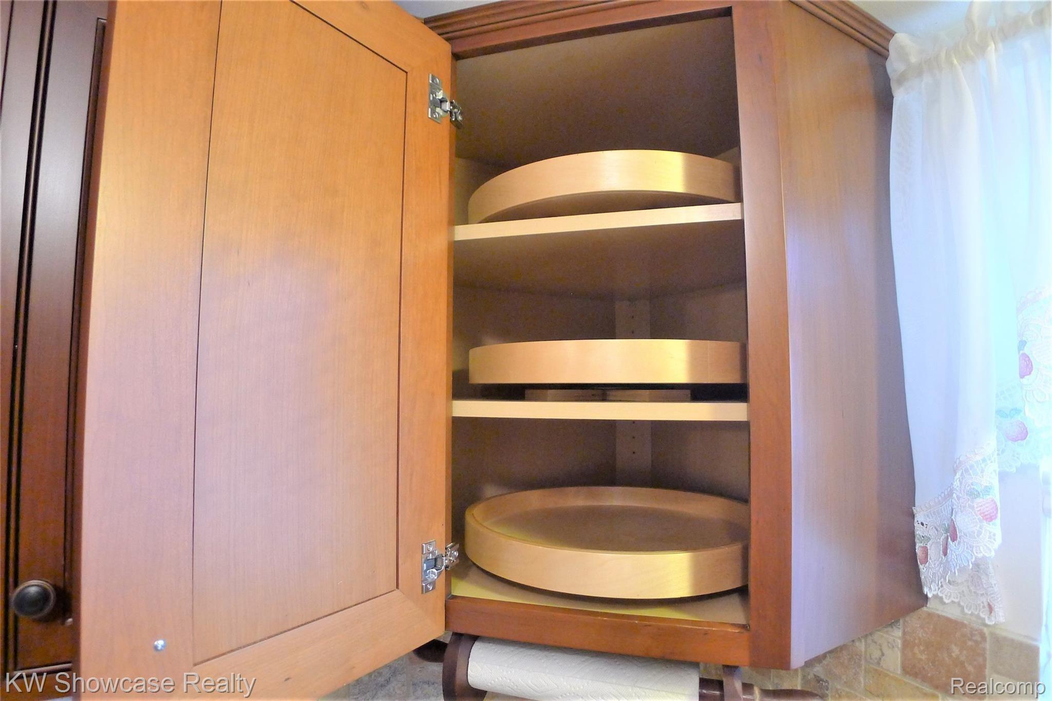 34264 Greentrees Road Sterling Heights, MI 48312 - Photo 14 of 42 Corner Cabs have Lazy-Suzanne shelving.