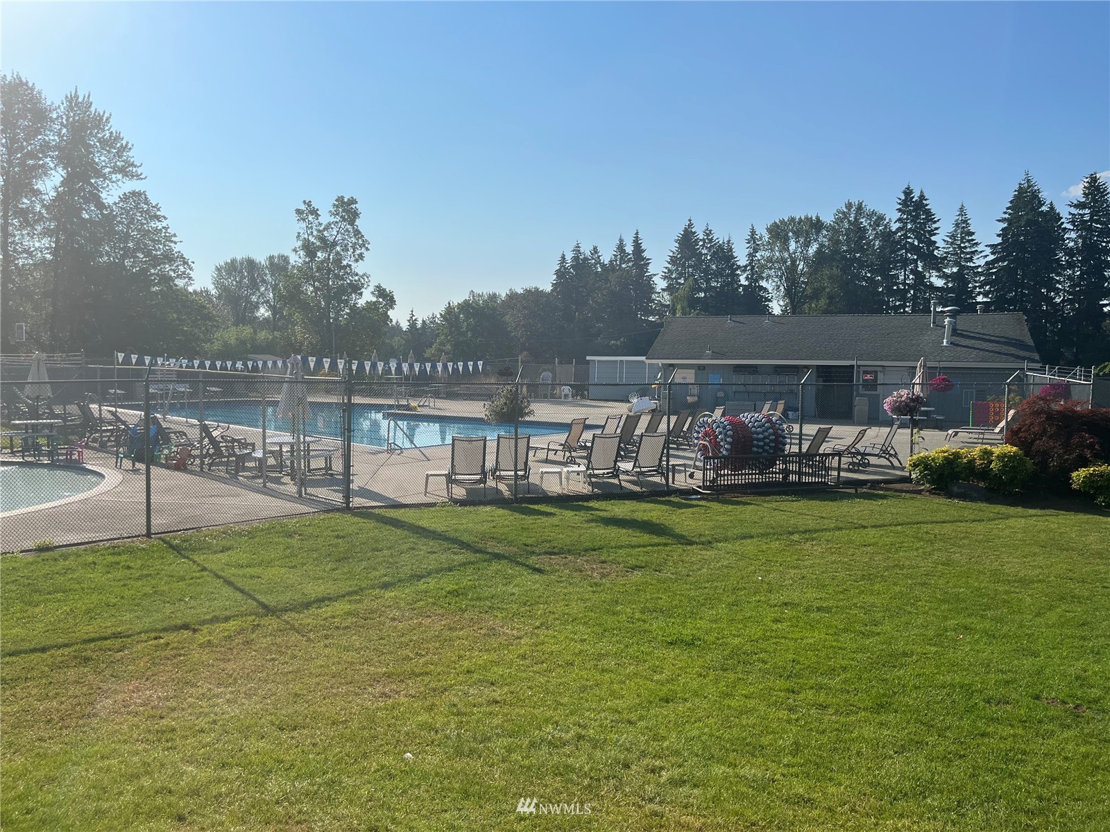 20230 Southeast 152nd Street Renton, WA 98059 - Photo 27 of 40 a view of a basket ball ground