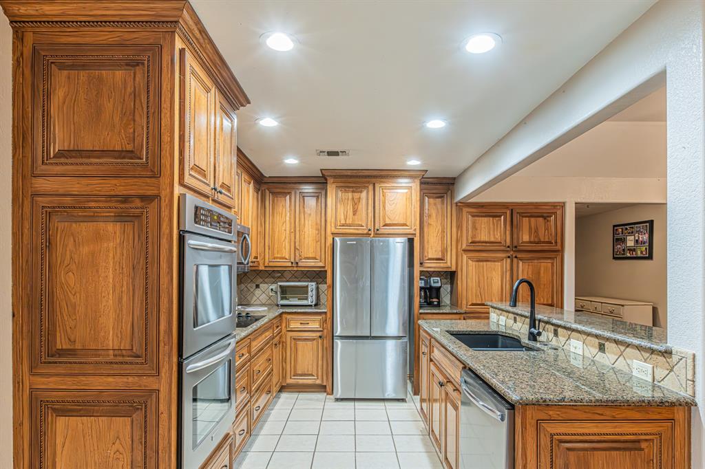 614 Overhill Road Granbury, TX 76048 - Photo 10 of 40