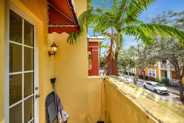 a very nice looking room with a white wall