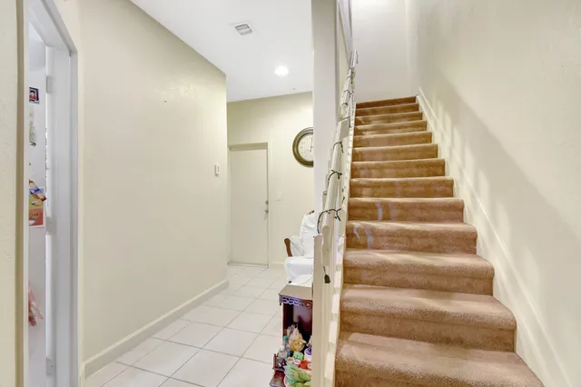 a view of entryway and gallery