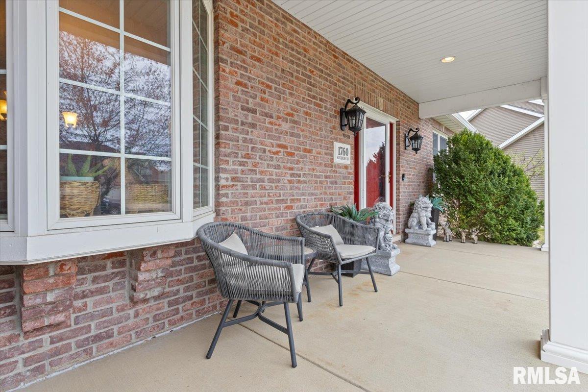 1760 Kingsbury Road Washington, IL 61571 - Photo 11 of 85 Gallery Image 11