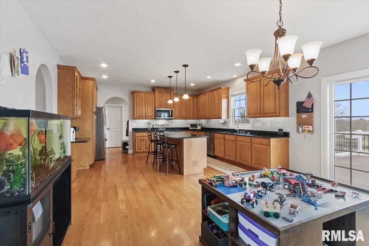 1760 Kingsbury Road Washington, IL 61571 - Photo 21 of 85 Gallery Image 21