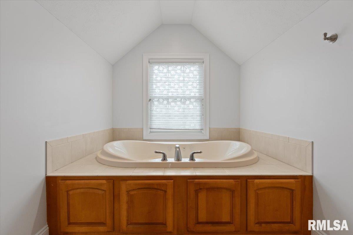 1760 Kingsbury Road Washington, IL 61571 - Photo 52 of 85 Gallery Image 52
