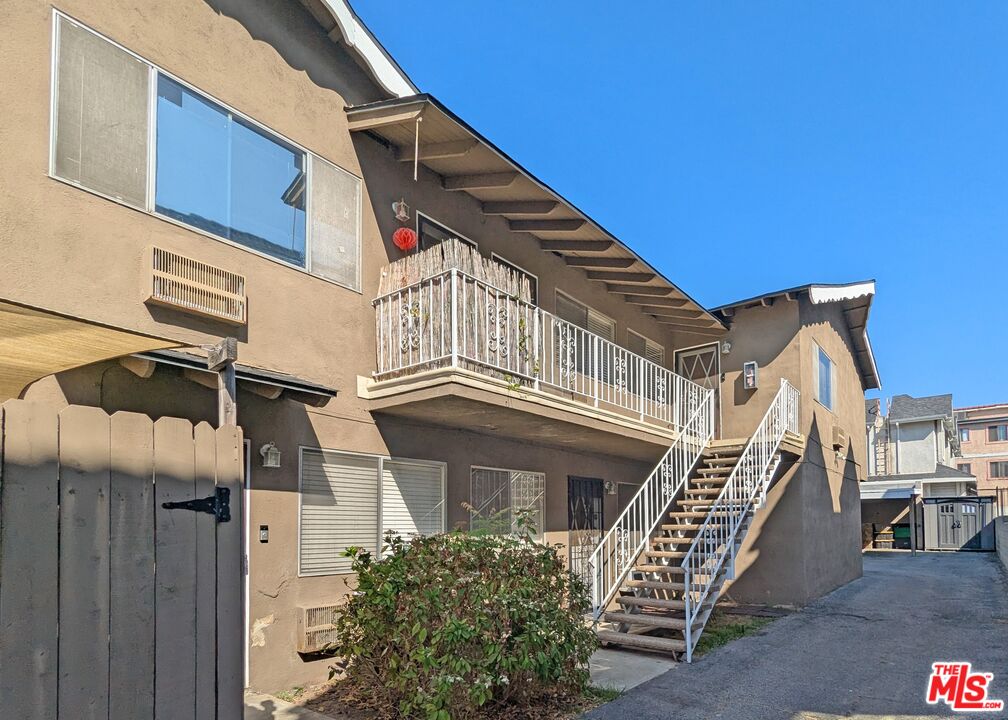 525 Howard Street Alhambra, CA 91801 - Photo 4 of 6 a view of a house with a street