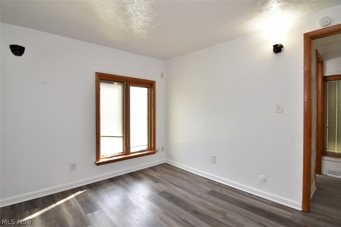 4495 Ammon Road Cleveland, OH 44143 - Photo 18 of 38