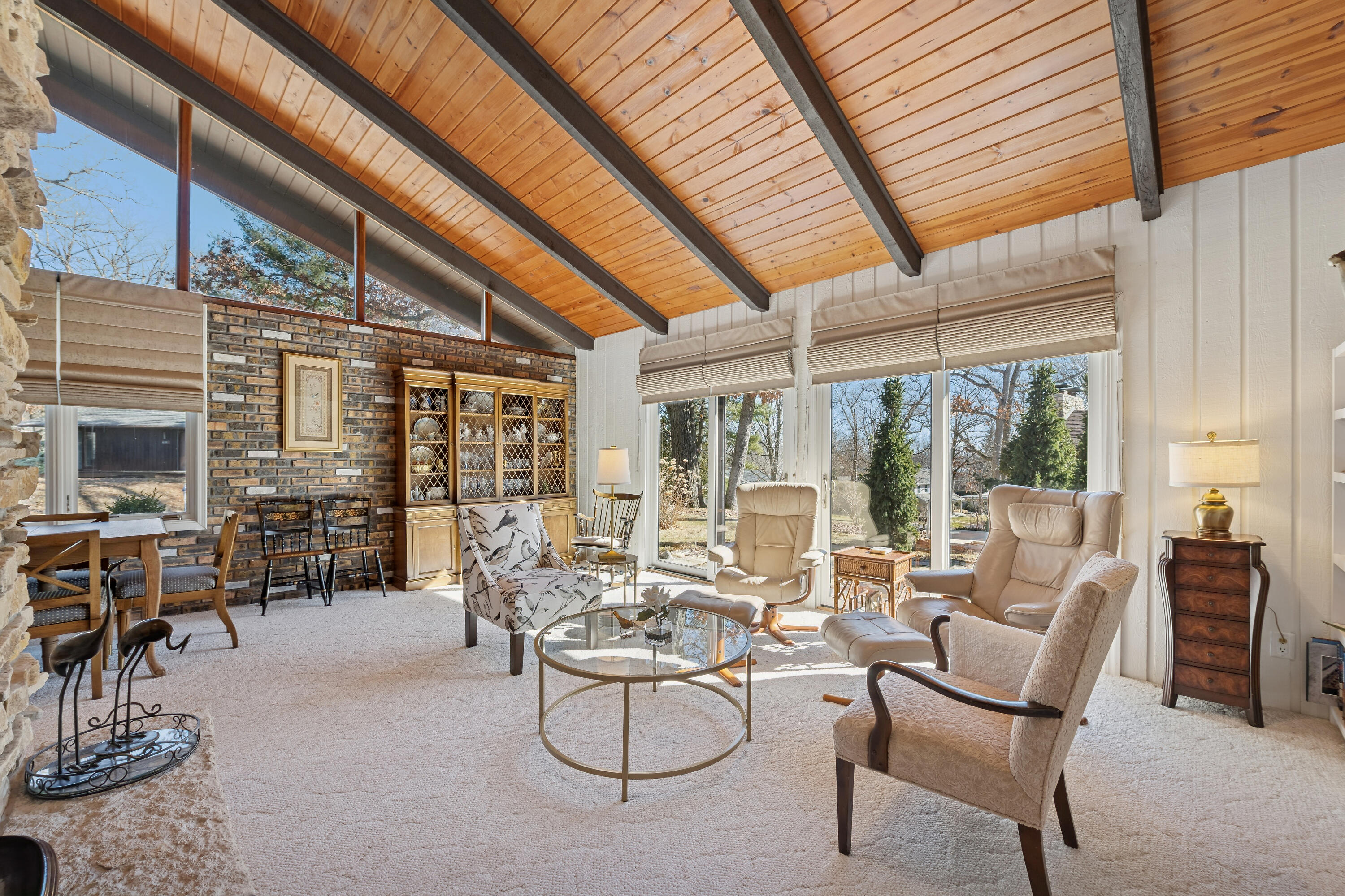 N2337 West Main Road Linn, WI 53147 - Photo 10 of 26 Spacious family room with sliding doors open to stone patio