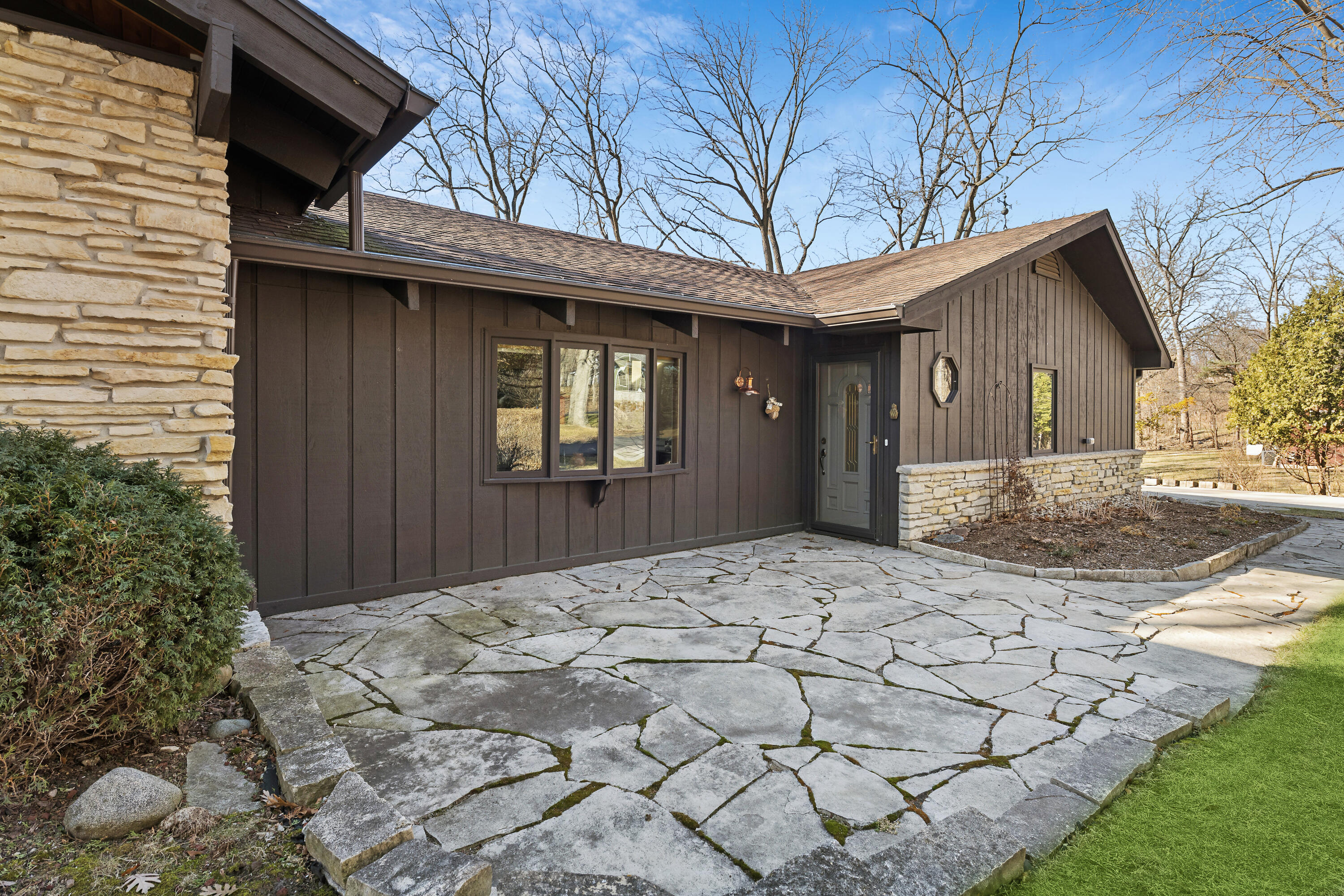 N2337 West Main Road Linn, WI 53147 - Photo 17 of 26 Front courtyard