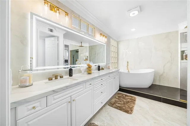 $2,799,000 | 304 Goldenwest Street, Huntington Beach, CA 92648