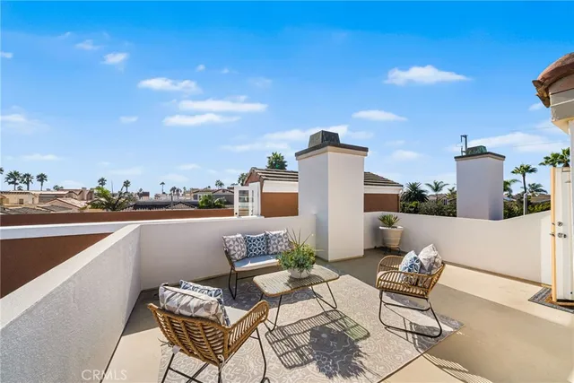 $2,799,000 | 304 Goldenwest Street, Huntington Beach, CA 92648