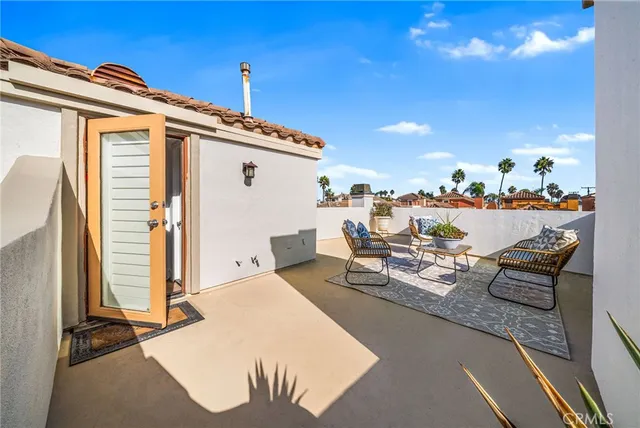$2,799,000 | 304 Goldenwest Street, Huntington Beach, CA 92648