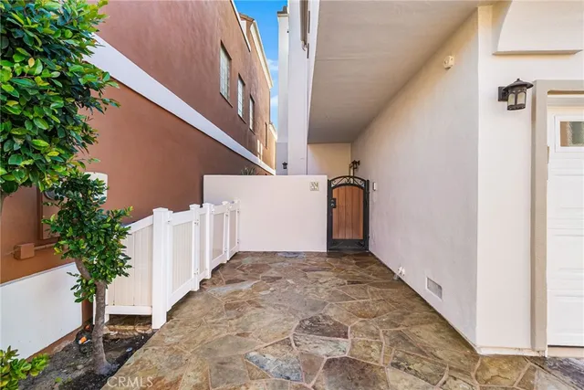 $2,799,000 | 304 Goldenwest Street, Huntington Beach, CA 92648