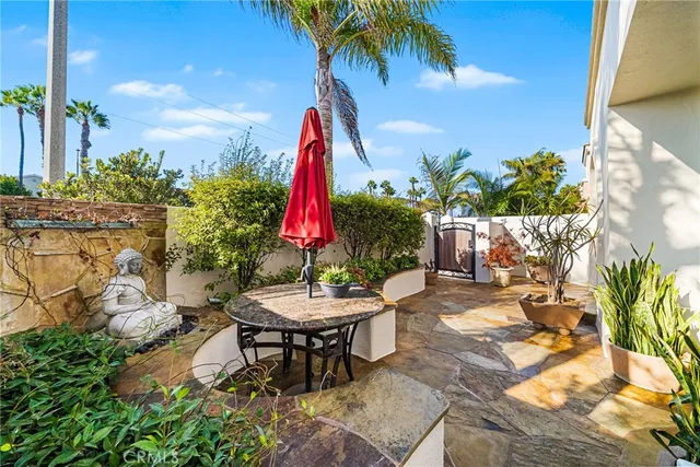 $2,799,000 | 304 Goldenwest Street, Huntington Beach, CA 92648