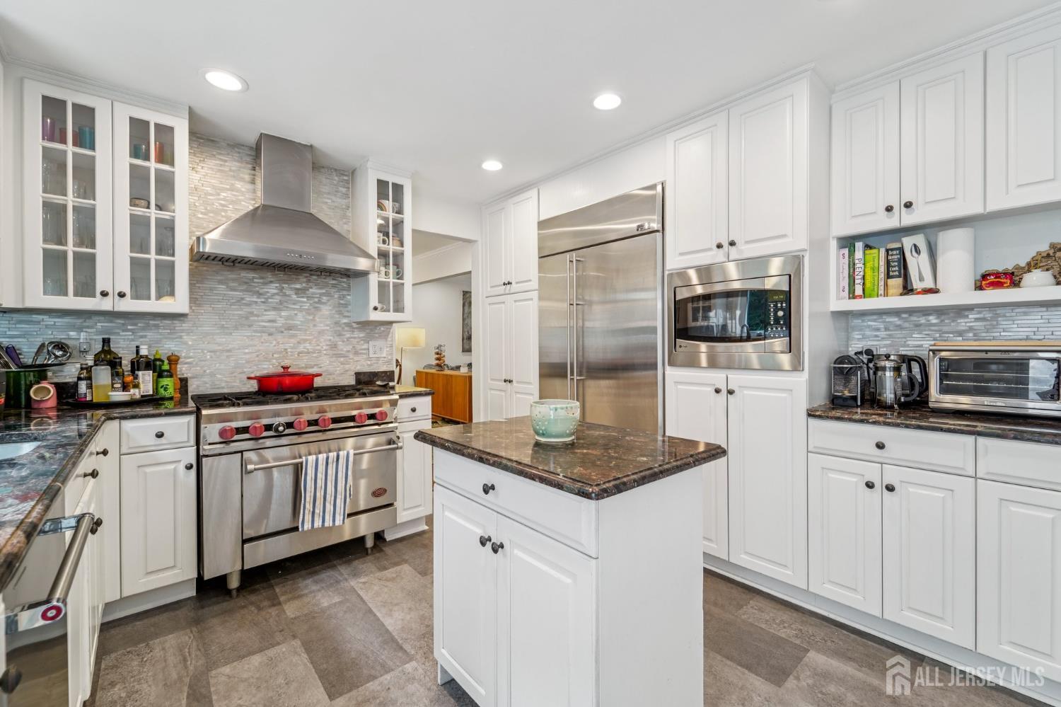 11 Delwood Road Chester, NJ 07930 - Photo 13 of 55
