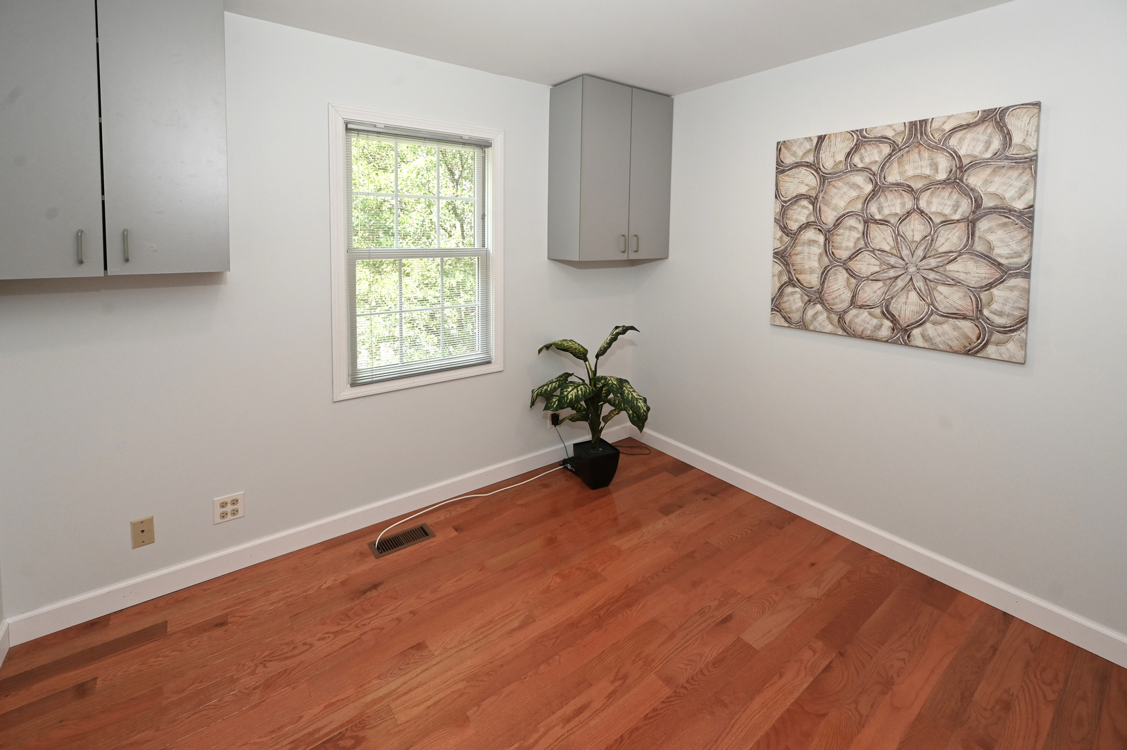413 Rugby Place Schaumburg, IL 60169 - Photo 23 of 30 a view of a room with wooden floor and a window