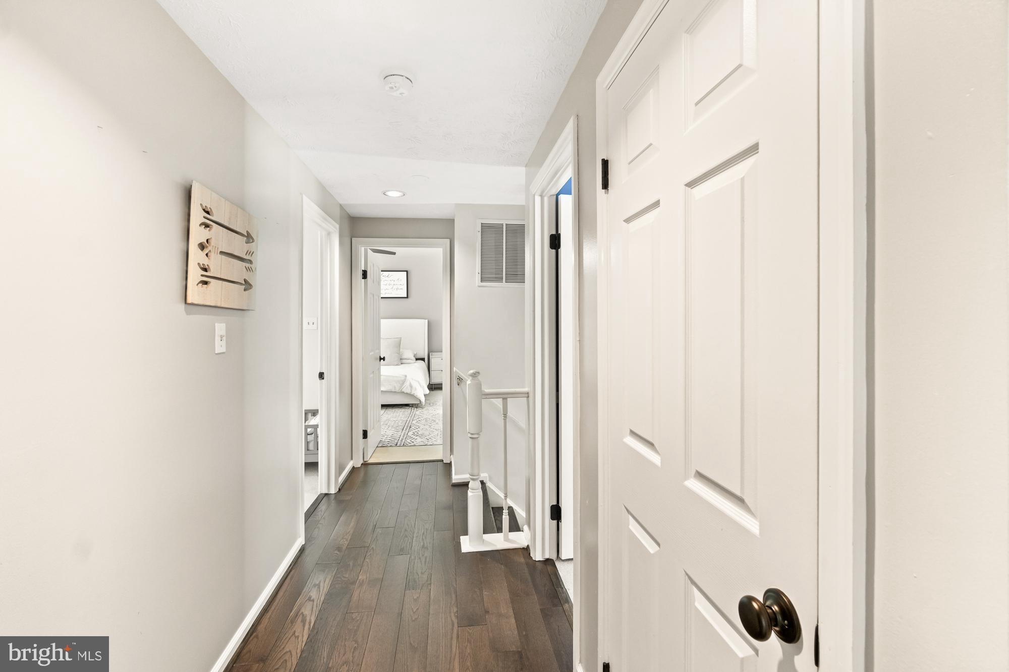 17300 Seneca Chase Park Road Poolesville, MD 20837 - Photo 54 of 86 Upstairs hallway