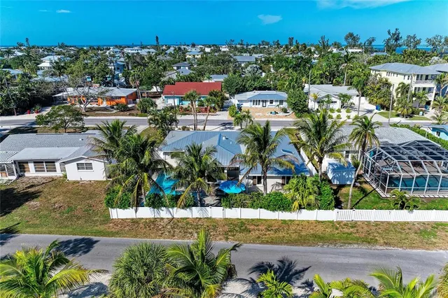 $1,995,000 | 150 Crescent Drive, Anna Maria, FL 34216