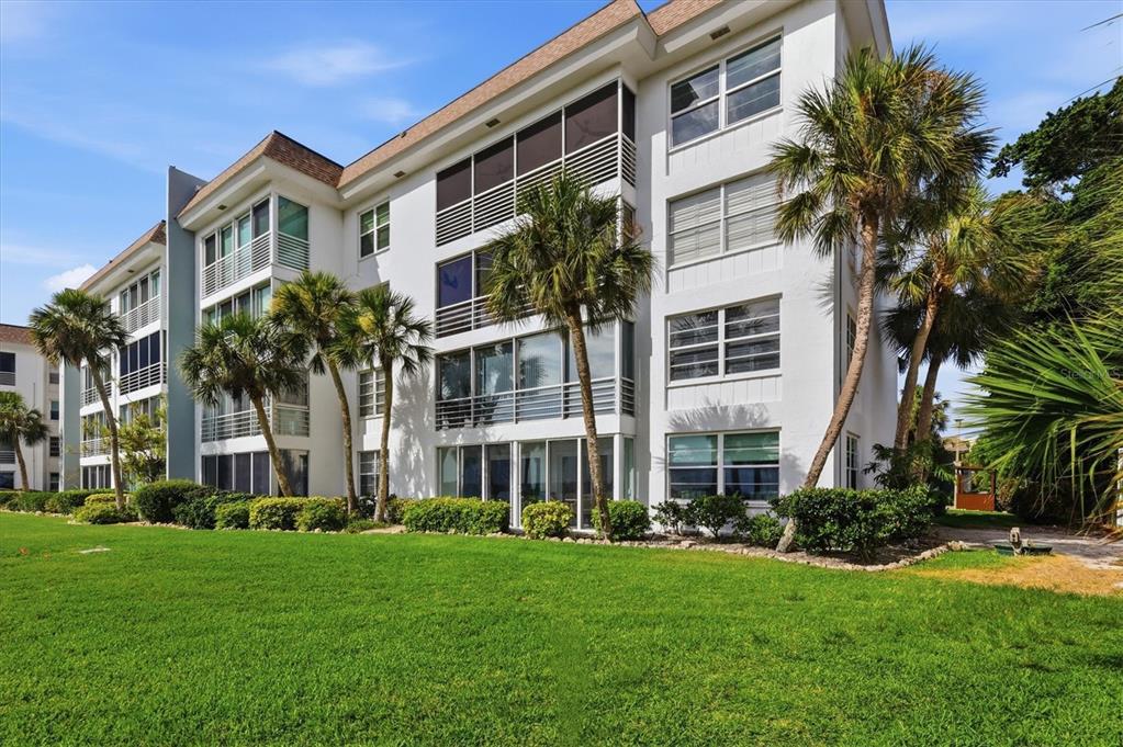 605 Sutton Place, Unit 101 Longboat Key, FL 34228 - Photo 26 of 45 Gallery Image 26