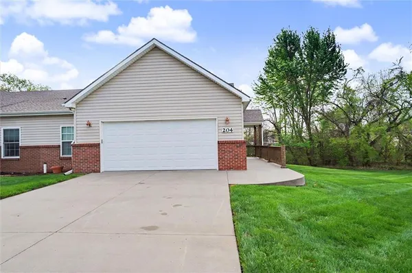 $319,500 | 204 Crimson Avenue, Baldwin City, KS 66006