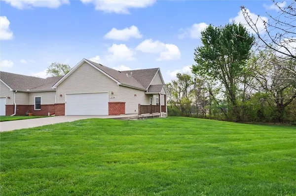 $319,500 | 204 Crimson Avenue, Baldwin City, KS 66006