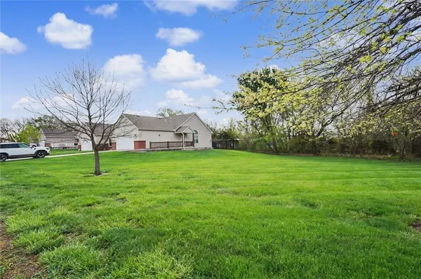 $319,500 | 204 Crimson Avenue, Baldwin City, KS 66006
