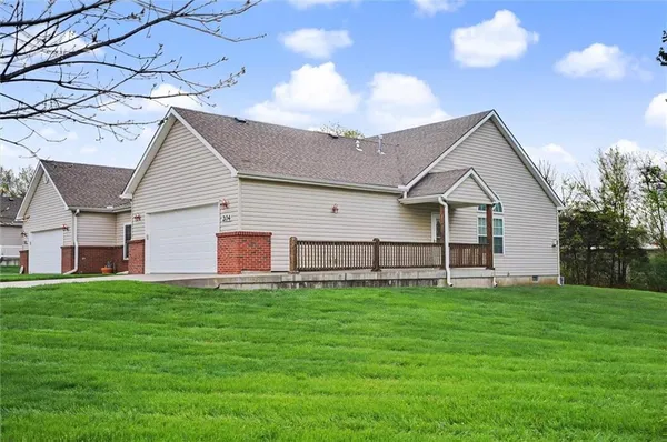 $319,500 | 204 Crimson Avenue, Baldwin City, KS 66006